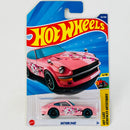 2025 Hot Wheels HW Art Cars Datsun 240Z Nissan rosado con flores sakura J5