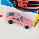 2025 Hot Wheels HW Art Cars Datsun 240Z Nissan rosado con flores sakura J5