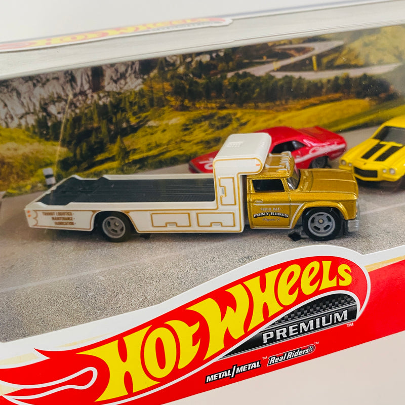 2021 Hot Wheels Premium Collector Set Pony Rides Diorama de 4 - 70 Dodge HEMI Challenger, 70 Camaro, 65 Mustang 2+2 Fastback, Retro Rig