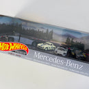 2021 Hot Wheels Premium Collector Set Mercedes-Benz Diorama de 4 - Mercedes Benz 300 SL, Sauber-Mercedes C9, 16 Mercedes-AMG GT3, Carry On