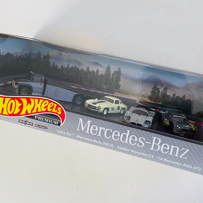 2021 Hot Wheels Premium Collector Set Mercedes-Benz Diorama de 4 - Mercedes Benz 300 SL, Sauber-Mercedes C9, 16 Mercedes-AMG GT3, Carry On