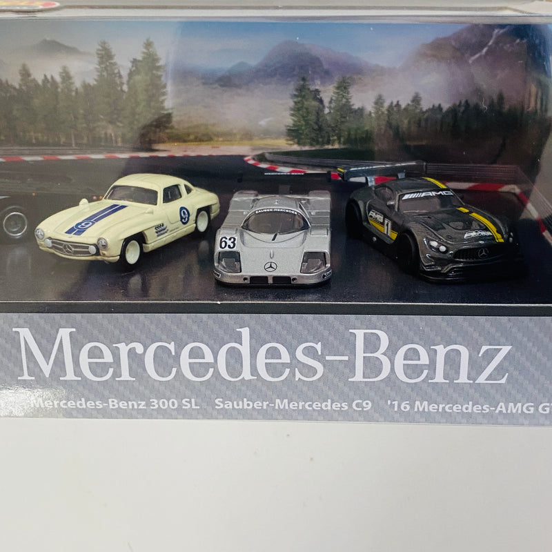 2021 Hot Wheels Premium Collector Set Mercedes-Benz Diorama de 4 - Mercedes Benz 300 SL, Sauber-Mercedes C9, 16 Mercedes-AMG GT3, Carry On