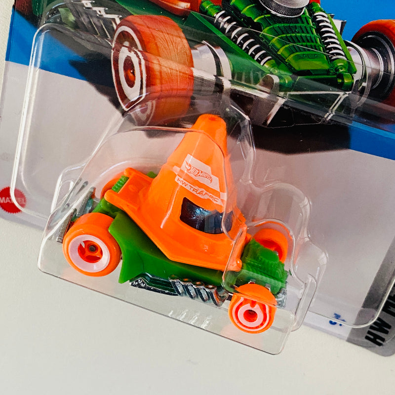 2025 Hot Wheels NETFLIX Let's Race HW Metro Cone Shaker verde L4 con AD base ZAMAC Primera Edición