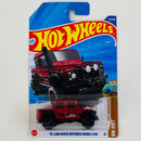 2025 Hot Wheels HW Dirt 15 Land Rover Defender Double Cab rojo metálico BLOR