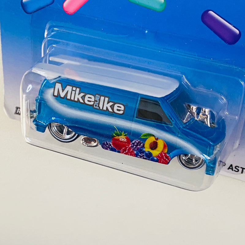 2014 Hot Wheels Premium Pop Culture Just Born Mike and Ike 85 Chevy Astro Van azul Llantas de Goma RR base ZAMAC