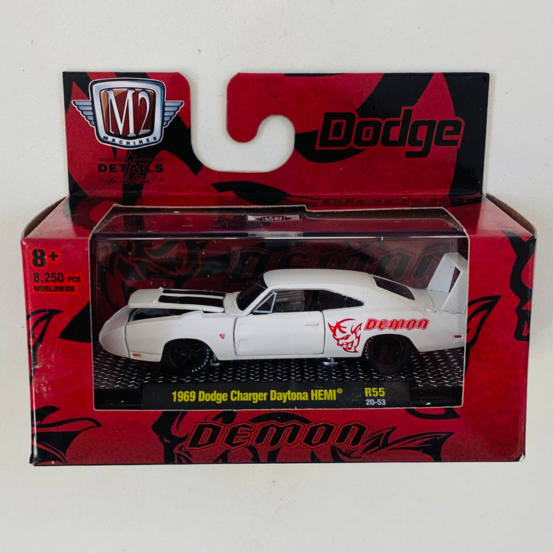 2020 M2 Machines Detroit Muscle Limited Edition 1/8,250 1969 Dodge Charger Daytona HEMI R55 blanco Llantas de Goma