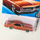 2026 Hot Wheels Cool Classics 66 Buick Riviera naranja metálico MC5