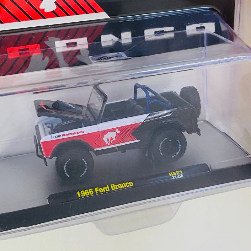 2021 M2 Machines Hobby Exclusive Limited Edition 1/8,250 Ford Performance 1966 Ford Bronco blanco con rojo Llantas de Goma