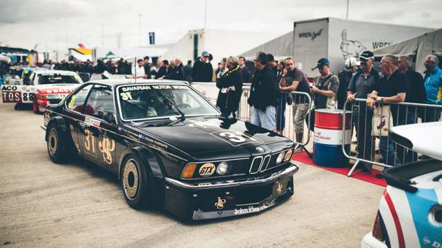 2025 Hot Wheels Wild Widebody BMW 635 CSi negro metálico L4 Primera Edición