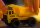 2002 Tonka McDonalds Happy Meal CAT Dump Truck amarillo con Tolva Inclinable - En Bolsa Baggie