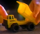 2002 Tonka McDonalds Happy Meal CAT Dump Truck amarillo con Tolva Inclinable - En Bolsa Baggie