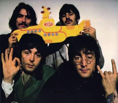 2023 Hot Wheels HW Screen Time The Beatles Yellow Submarine amarillo 5SP