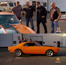 2022 Greenlight Hollywood History Counting Cars Locos Por Los Autos 1967 Chevrolet Camaro RS naranja Llantas de Goma