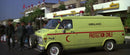 2002 Johnny Lightning 40th Anniversary James Bond 007 The Living Daylights Red Crescent Ambulance 1980 GMC Vandura amarillo Llantas de Goma - Detalle Burbuja