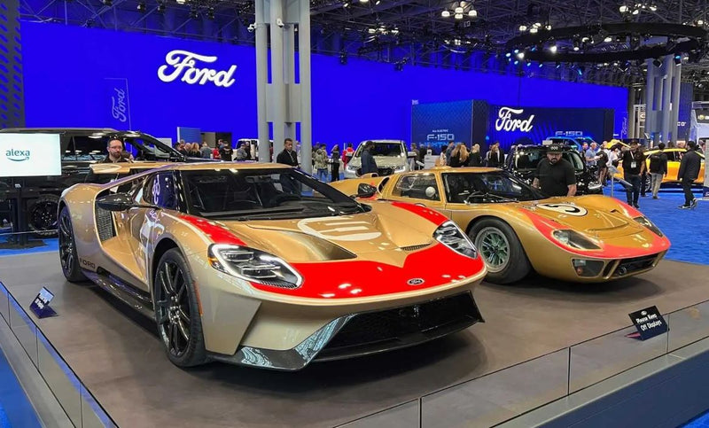 2025 Hot Wheels Premium Boulevard 17 Ford GT dorado metálico Llantas de Goma RR