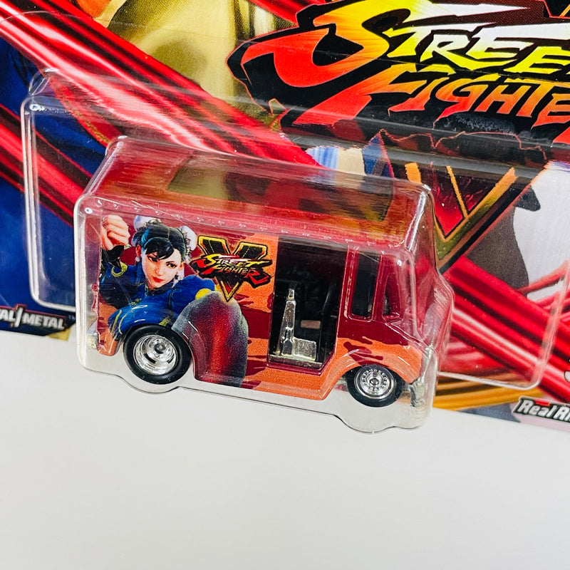 2018 Hot Wheels Premium Pop Culture Street Fighter V CAPCOM Chun-Li vs Vega Bread Box Jeep FJ-3 rojo metálico Llantas de Goma RR base ZAMAC