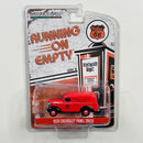 2019 Greenlight Running on Empty Phillips 66 1939 Chevrolet Panel Truck rojo Llantas de Goma