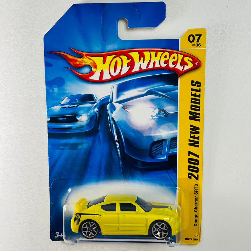 2007 Hot Wheels New Models Dodge Charger SRT8 amarillo Y5 Primera Edición