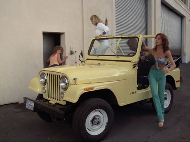 2018 Greenlight Hollywood Limited Edition Charlie's Angels Ángeles de Charlie Julie Rogers 1980 Jeep CJ-5 beige Llantas de Goma