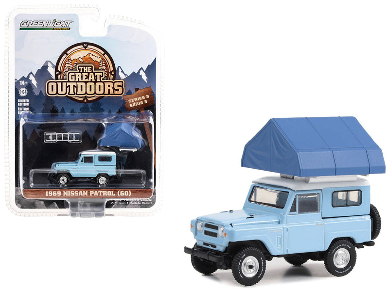 2023 Greenlight Limited Edition The Great Outdoors Series 3 1969 Nissan Patrol 60 celeste Llantas de Goms con Accesorios de Camping