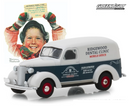 2018 Greenlight Limited Edition Norman Rockwell Navidad 1939 Chevrolet Panel Truck blanco con azul Llantas de Goma