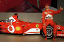 2026 Hot Wheels HW Starting Grid Ferrari F2004 rojo L4 Primera Edición - Detalle Piocha