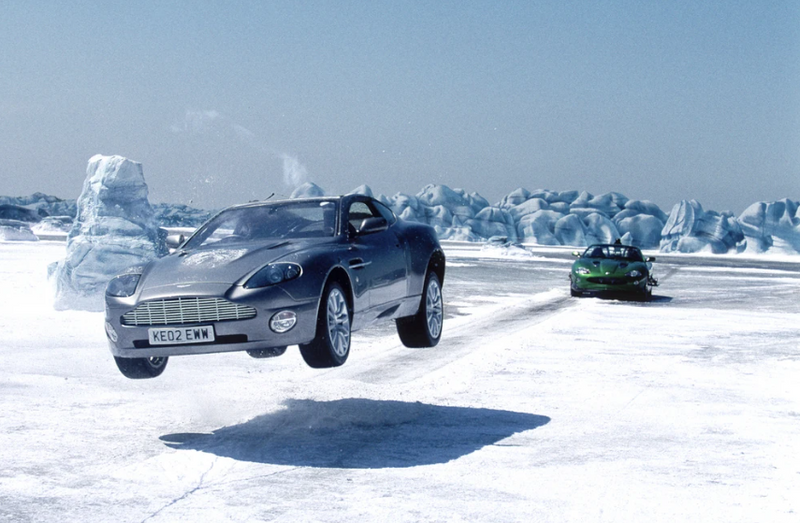 2025 Hot Wheels Premium Pop Culture James Bond 007 Die Another Day Aston Martin Vanquish plata Llantas de Goma RR Primera Edición