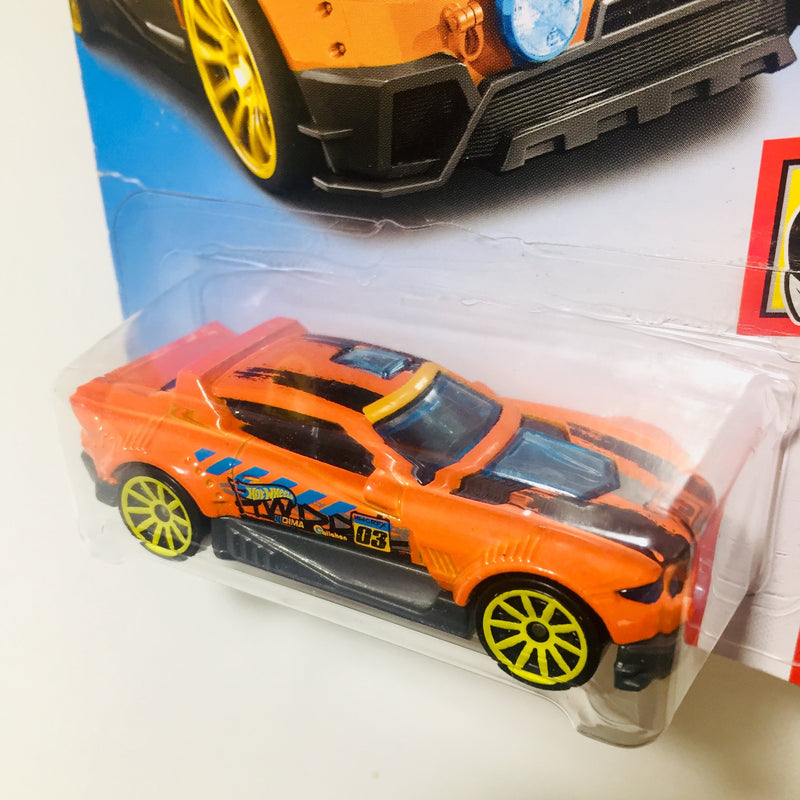 2018 Hot Wheels HW Daredevils Rally Cat naranja 10SP