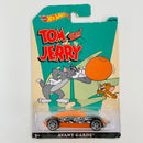 2015 Hot Wheels Tom y Jerry Avant Garde gris con naranja J5
