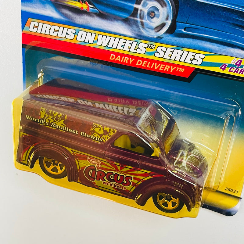 2000 Hot Wheels Circus on Wheels Series Dairy Delivery morado metálico 5SP