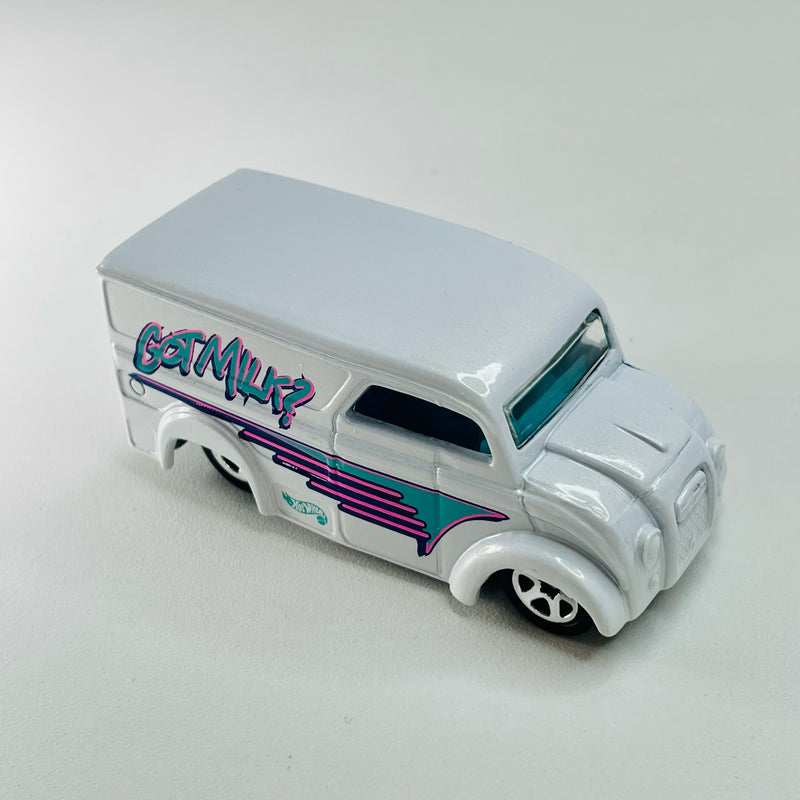 1998 Hot Wheels First Editions Dairy Delivery blanco 5SP base China - Loose/Suelto