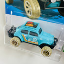 2022 Hot Wheels Mud Studs Volkswagen Baja Bug turquesa 6SP Tarjeta Internacional