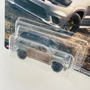 2021 Hot Wheels Premium Fast & Furious Fast Stars Jeep Grand Cherokee Trackhawk gris metálico Llantas de Goma