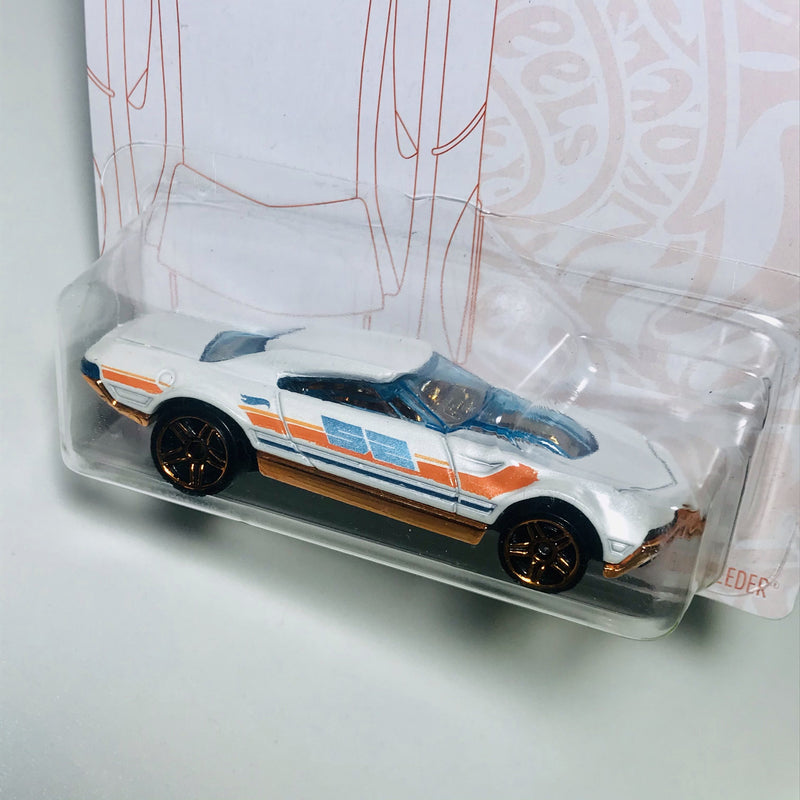 2020 Hot Wheels 52 Anniversary Pearl and Chrome Muscle Speeder blanco PR5