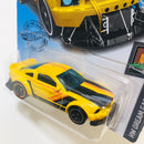 2020 Hot Wheels HW Dream Garage 2005 Ford Mustang amarillo MC5