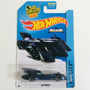 2015 Hot Wheels HW City The Brave and the Bold Batmobile azul metálico TRAP5