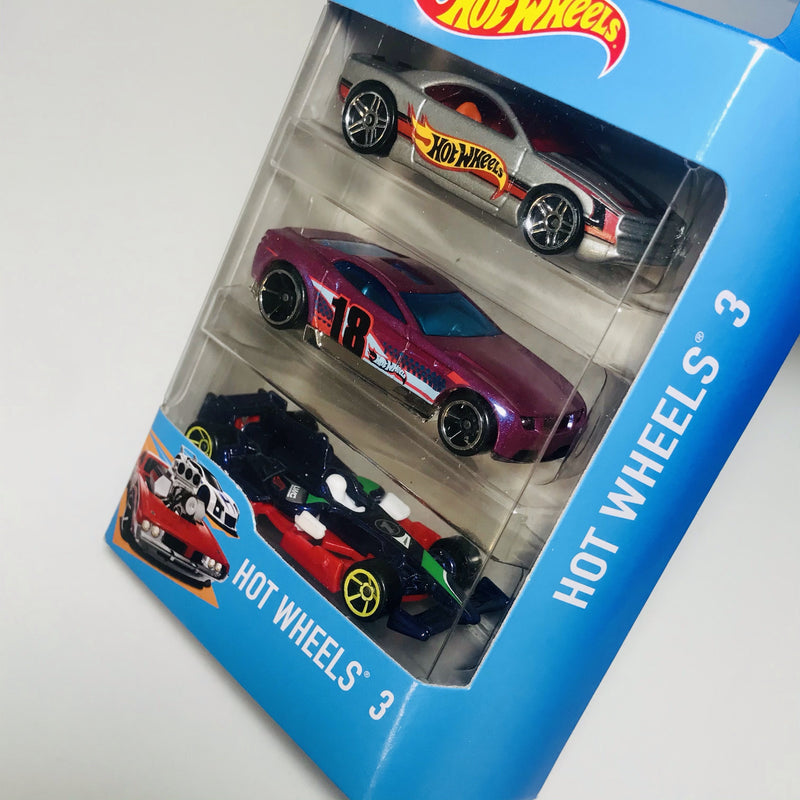 2017 Hot Wheels 3 Pack Set de 3 - Muscle Tone, Torque Screw, F1 Racer