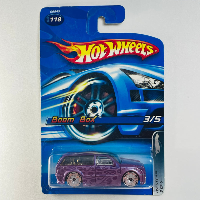 2005 Hot Wheels Twenty + Boom Box 118 morado metálico con flamas Bling