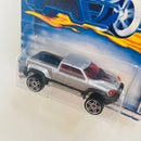 2001 Hot Wheels First Editions Mega-Duty 038 plata PR5 base ZAMAC