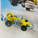 2019 Hot Wheels Street Beasts Eevil Weevil amarillo BAJA5 base ZAMAC