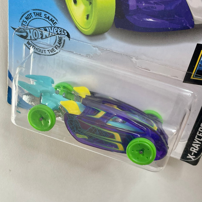 2020 Hot Wheels X-Raycers Pedal de Metal morado SK5 base ZAMAC