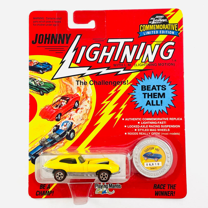 1993 Johnny Lightning The Challengers Commemorative Limited Edition Series D Custom XKE Jaguar amarillo Redline con Moneda Coleccionista