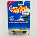 1996 Hot Wheels 65 Mustang Convertible 455 dorado metálico 5SP base ZAMAC