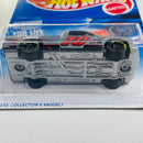 1996 Hot Wheels First Editions Chevy 1500 plata Goodyear 7SP base Plata