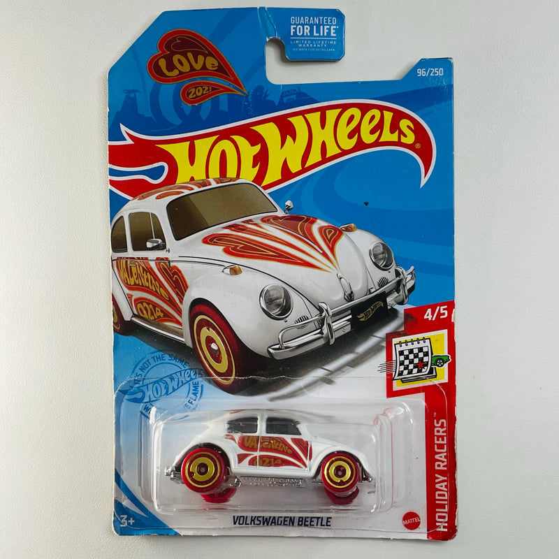 2021 Hot Wheels Holiday Racers Volkswagen Beetle blanco metálico AD