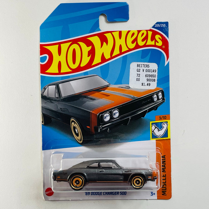 2022 Hot Wheels Muscle Mania 69 Dodge Charger 500 gris metálico AD
