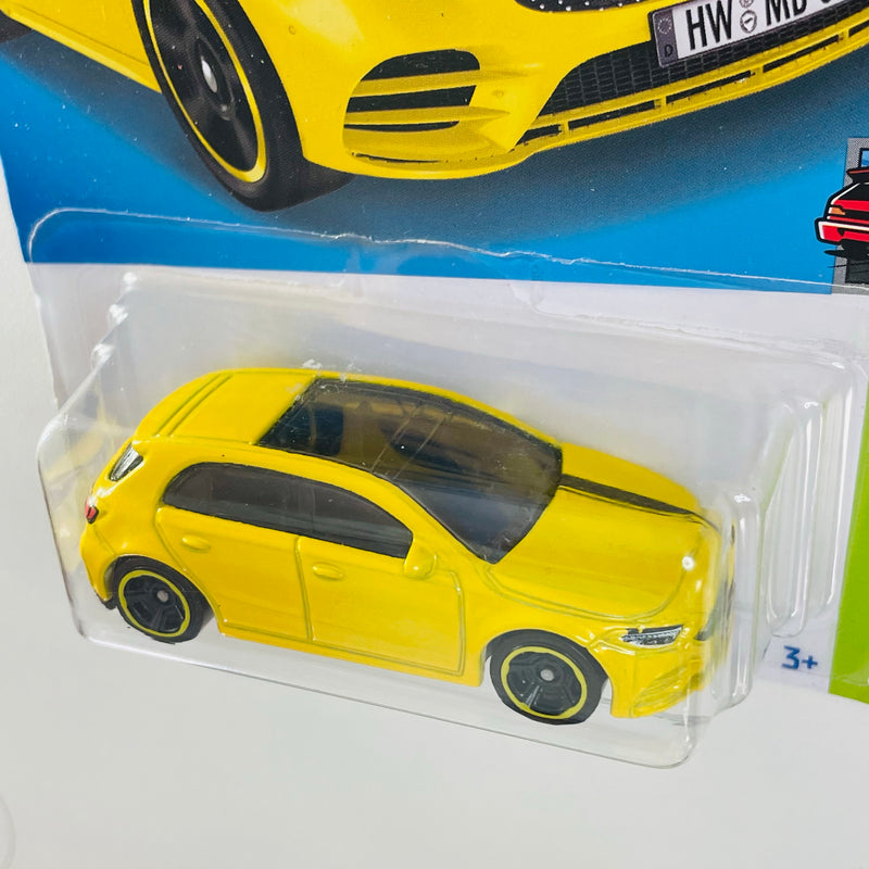 2022 Hot Wheels HW Hatchbacks 19 Mercedes Benz A Class amarillo metálico MC5