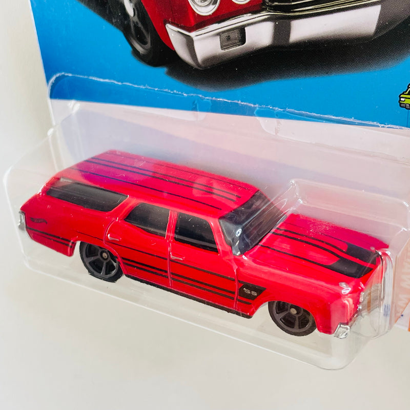2022 Hot Wheels HW Wagons 70 Chevelle SS Wagon rojo MC5