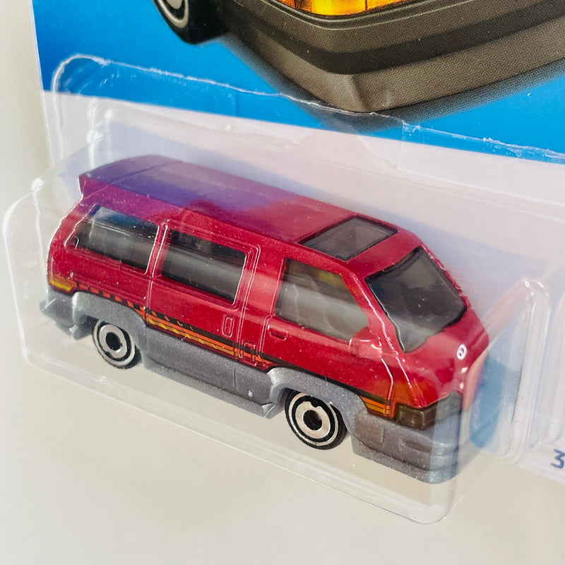 2022 Hot Wheels HW J-Imports 1986 Toyota Van rojo metálico AD Primera Edición