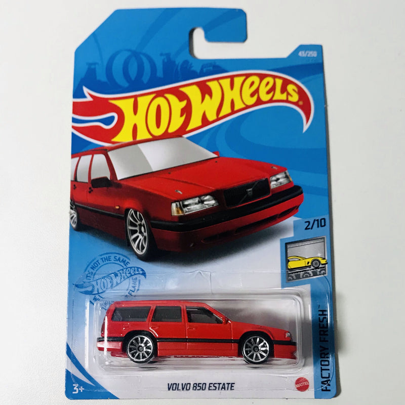 2021 Hot Wheels Factory Fresh Volvo 850 Estate rojo 10SP